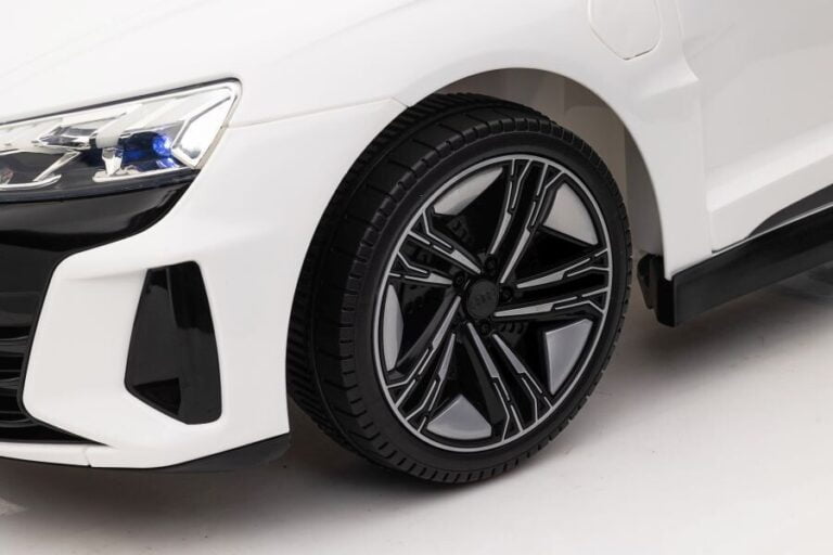 Audi E Tron Gt Glacier White Auto Na Akumulator 6.jpg