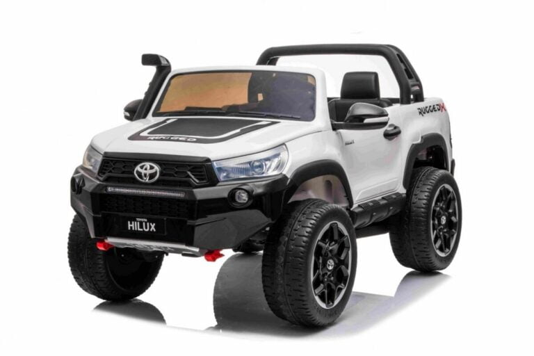 Toyota Hilux Bijela Auto Na Akumulator 2.jpg