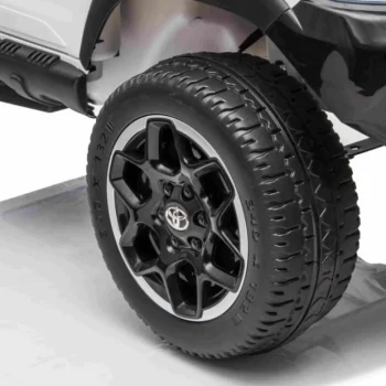 Toyota Hilux Bijela Auto Na Akumulator 8.jpg