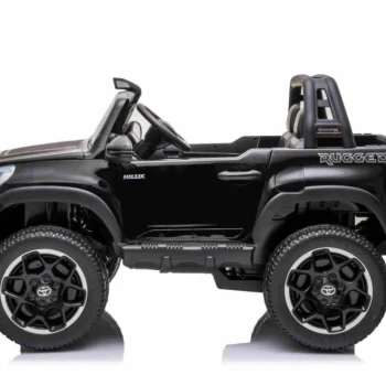 Toyota Hilux Crna Auto Na Akumulator 2.jpg
