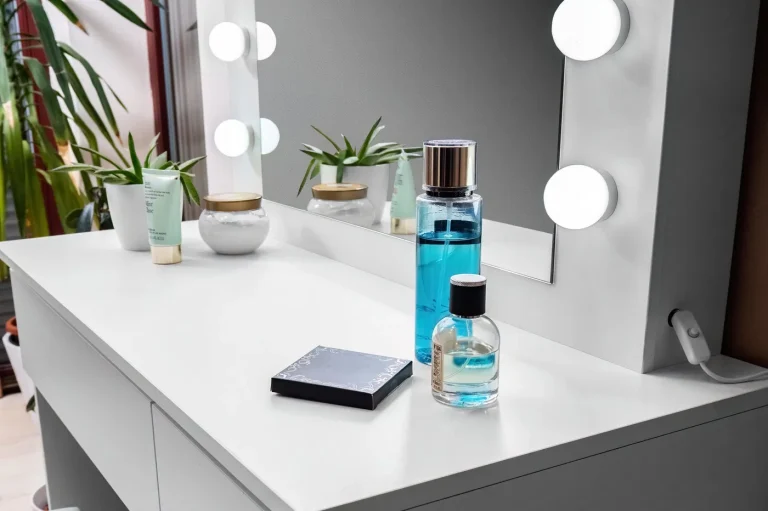 Toaletni Stol Hollywood Vanity