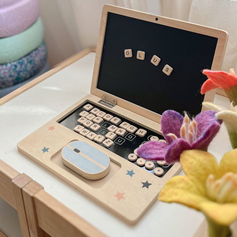 Djecji Drveni Interaktivni Laptop Woosus 8.jpg