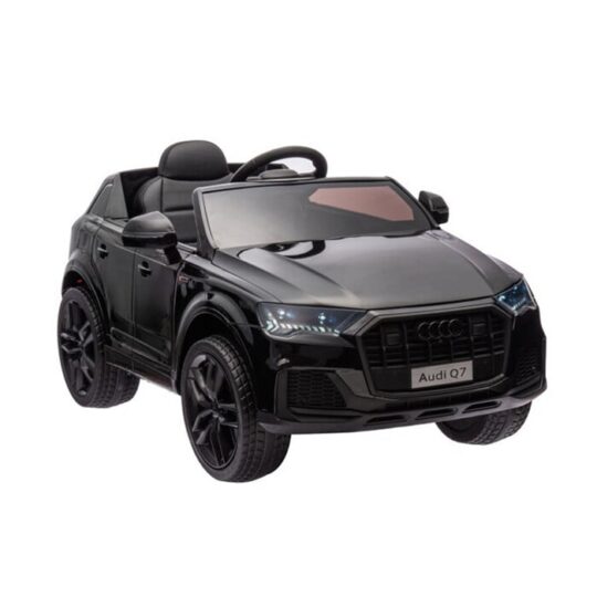 Audi Q7 S-line črne barve - avtomobil na baterije