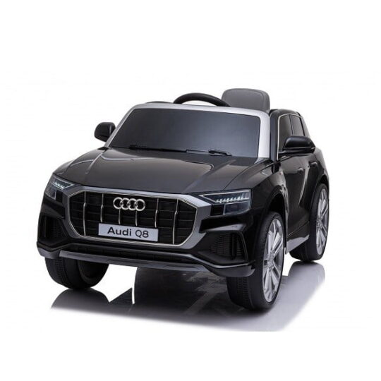 Audi Q8 - Registrirani avtomobil na baterije, črne barve