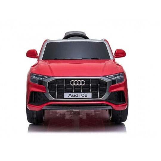 Audi Q8 - Registriran avtomobil na baterije, rdeče barve