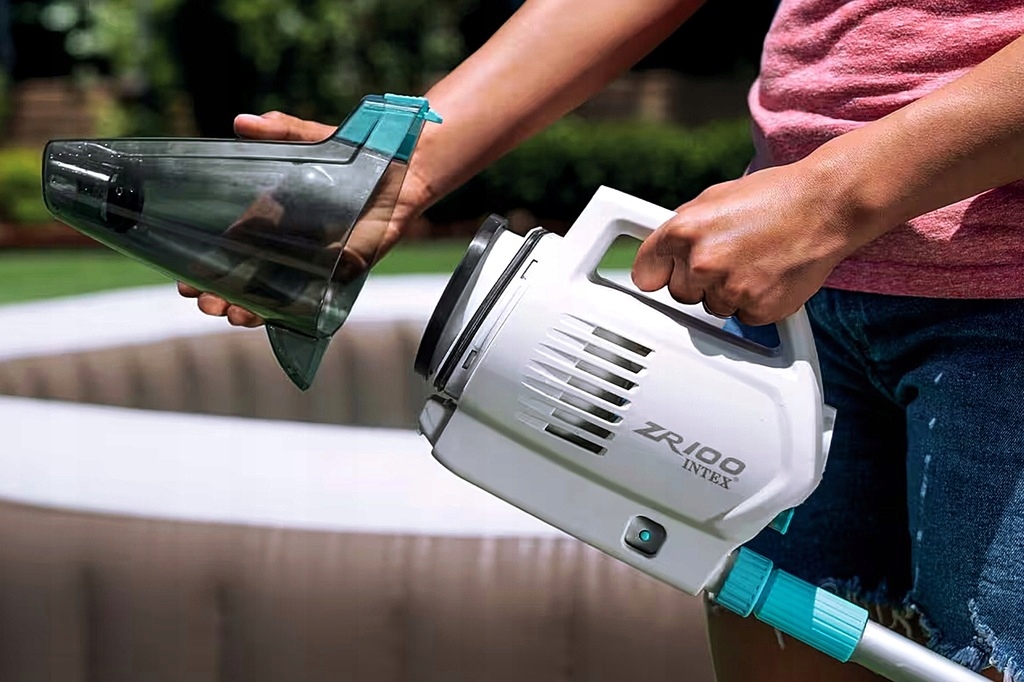 BREZŽIČNI SESALNIK ZA JACUZZI BAZEN ZR100 INTEX 28626 Teža izdelka z individualno embalažo 3,08 kg