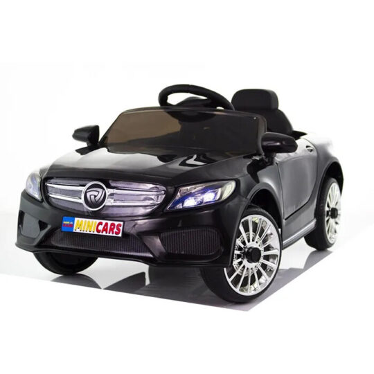 BMW kabriolet črne barve - avtomobil na baterije