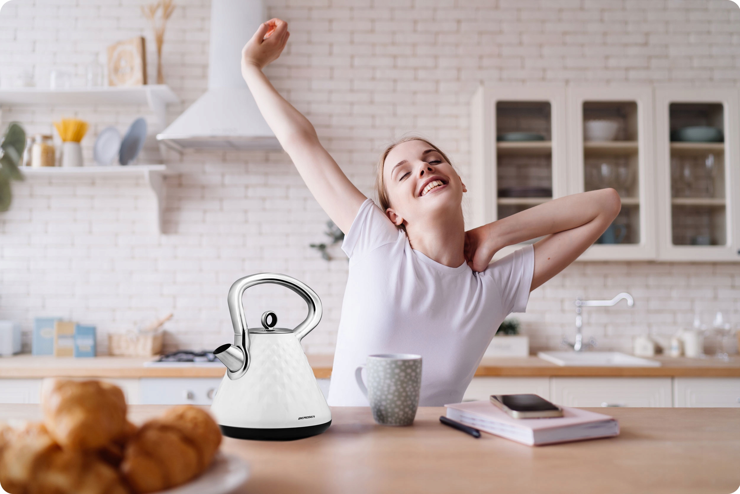 BREZŽIČNI ELEKTRIČNI GRELNIK VODE MODEN 1,7 L Moč 2200 W