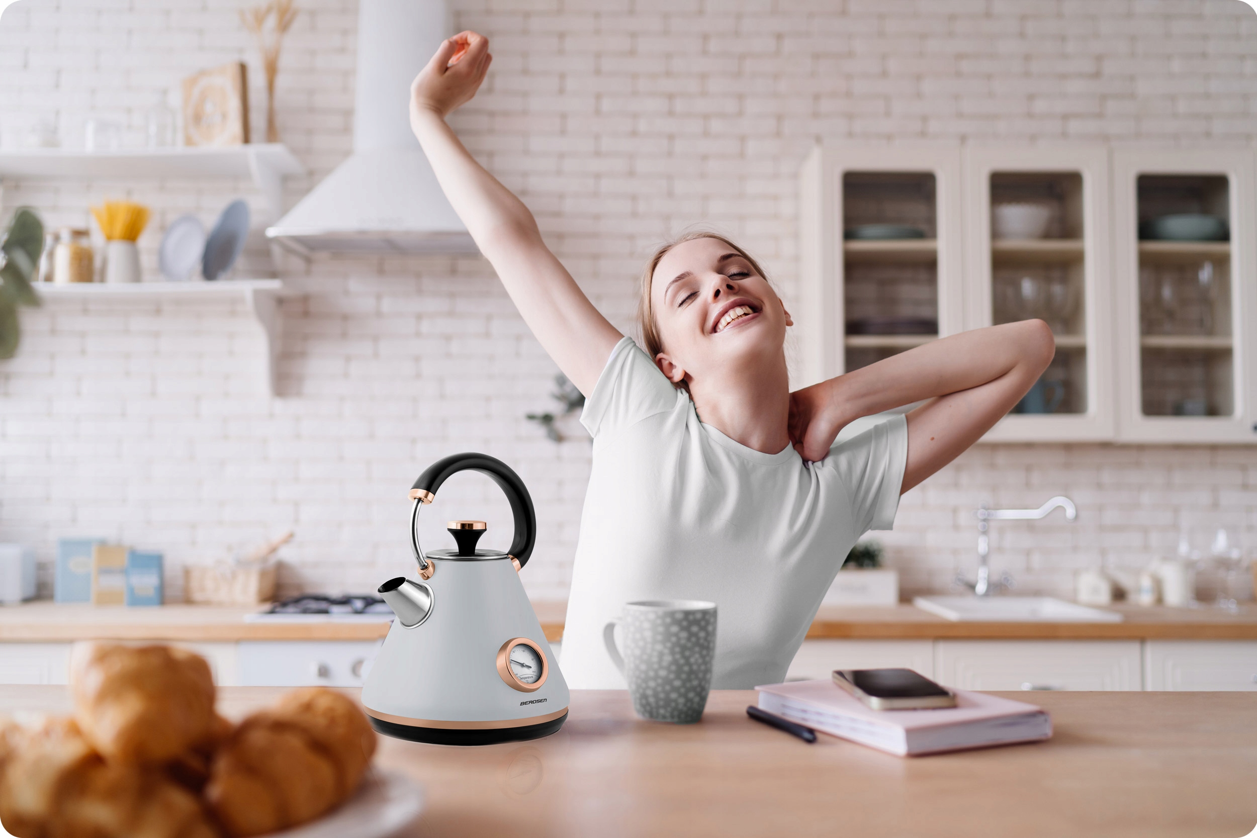 ELEKTRIČNI GRELNIK VODE S TERMOMETROM BREZŽIČNI RETRO 1,7 L BERDSEN Moč 2200 W