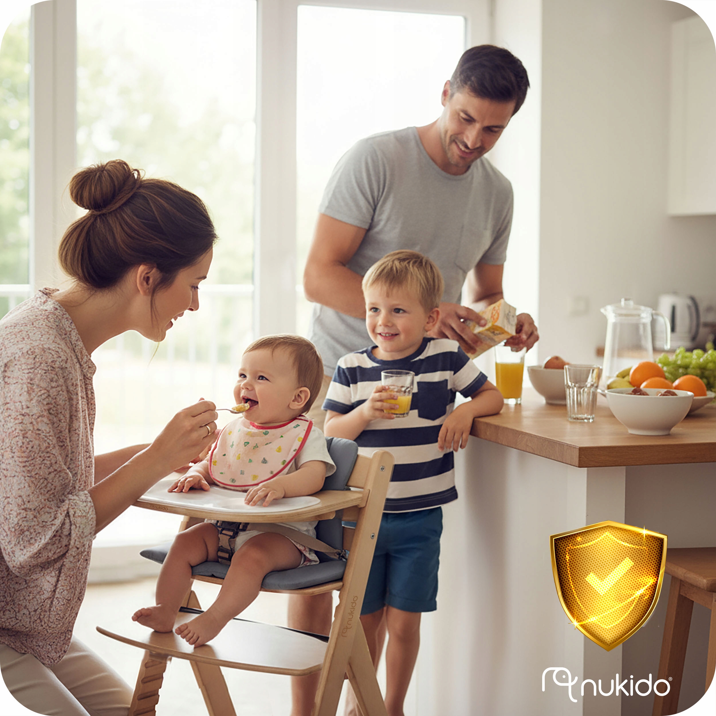 LESENA PLOŠČA ZA HRANJENJE Z MOČNIMI NASTAVLJIVIMI TRAKOVI Nukido Originalno stanje embalaže