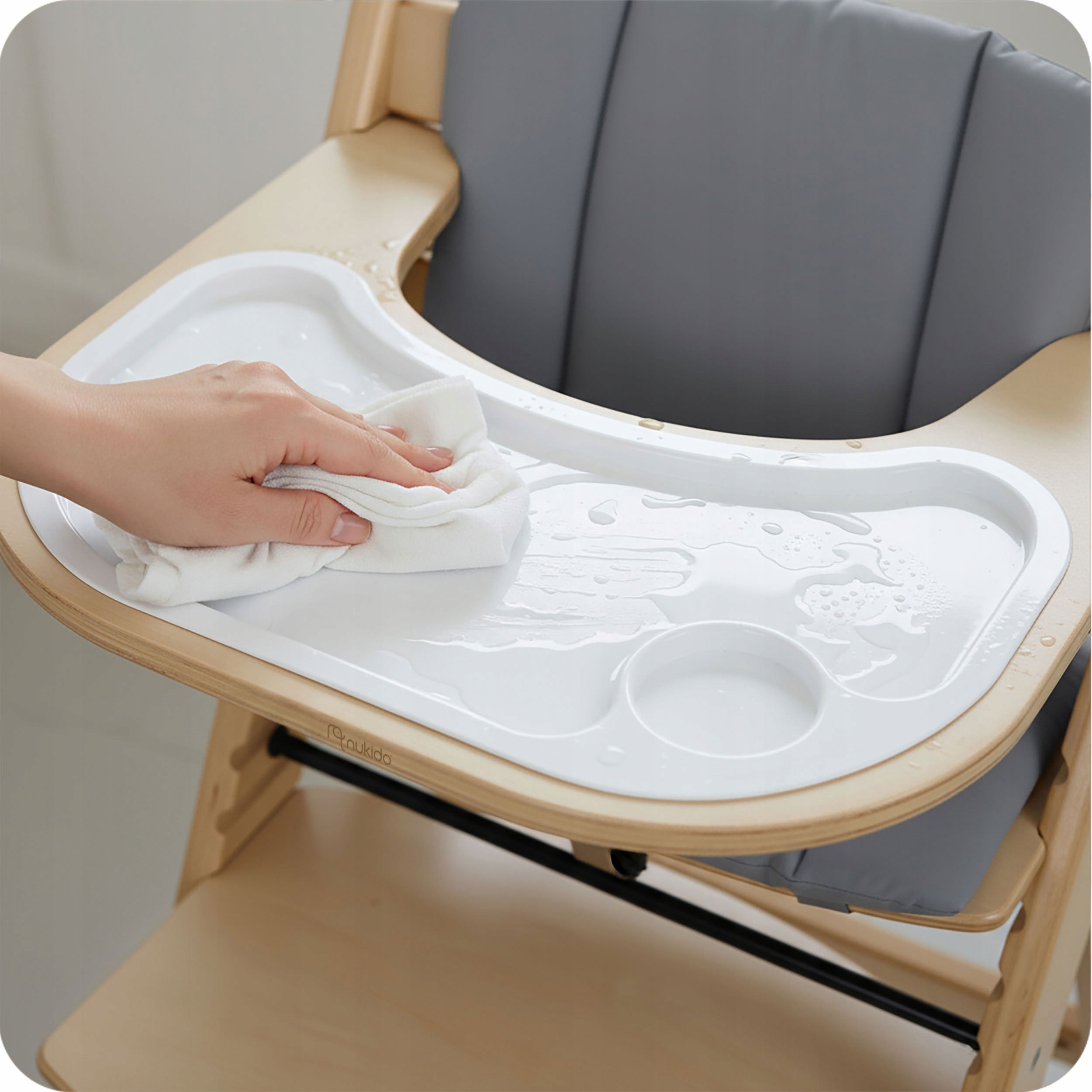 LESENI PLADENJ ZA HRANILNI STOLČEK Z MOČNIMI NASTAVLJIVIMI TRAKOVI Nukido Višina izdelka 78 cm