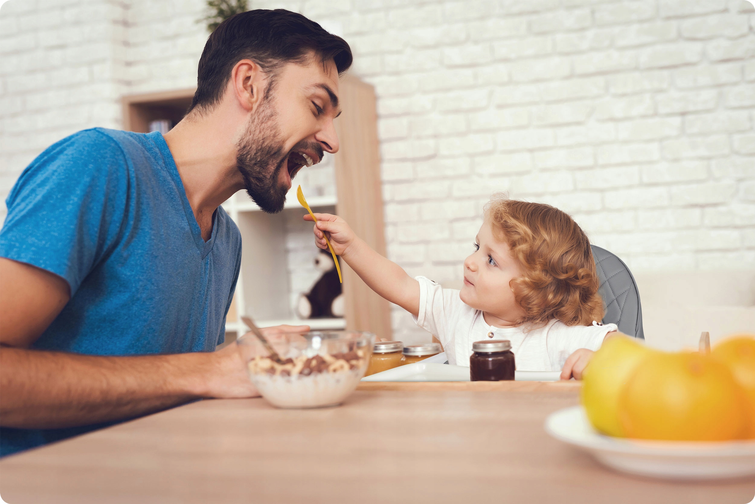 OTROŠKI STOLČEK ZA HRANJENJE Z NASTAVLJIVIM SEDEŽEM 3 V 1, barva: bela, odtenki sive in srebrne