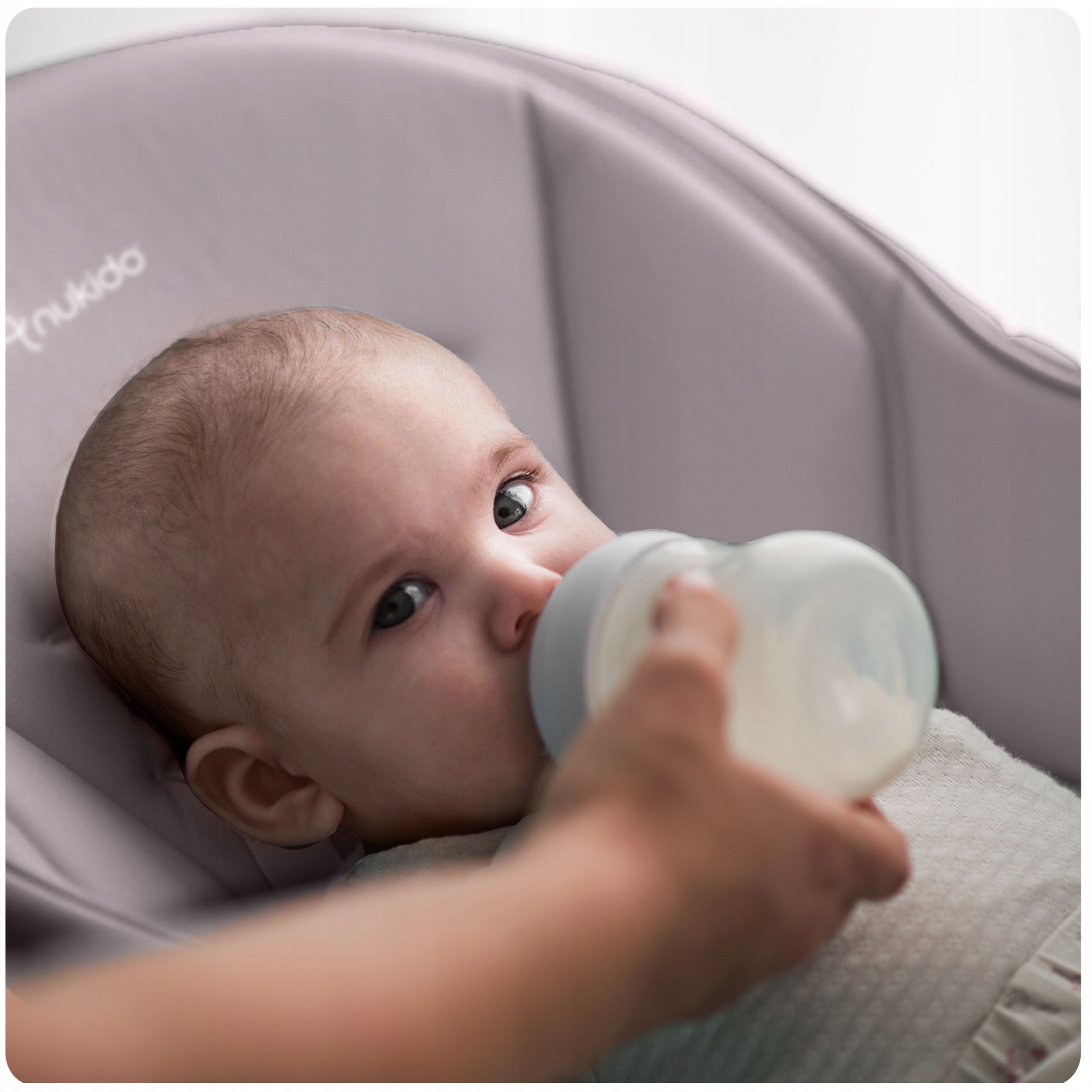 ZLOŽLJIVI OTROŠKI STOLČEK ZA HRANJENJE NUKIDO BEL PLADENJ + IGRAČE Koda proizvajalca 700500-7250