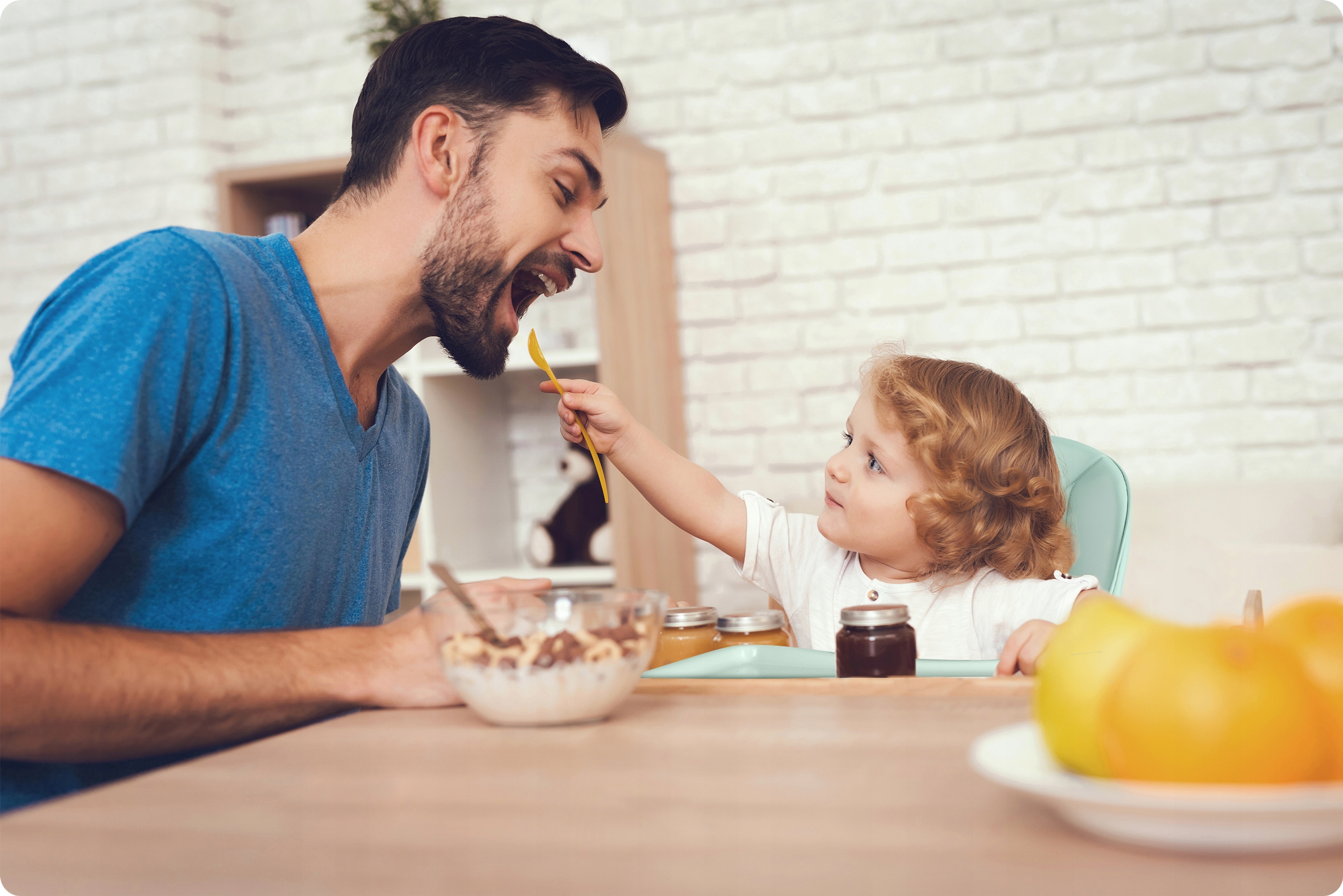 Otroški stolček, nastavljiv sedež, pladenj 3 v 1 Barva Odtenki rjave in bež Odtenki sive in srebrne Odtenki zelene