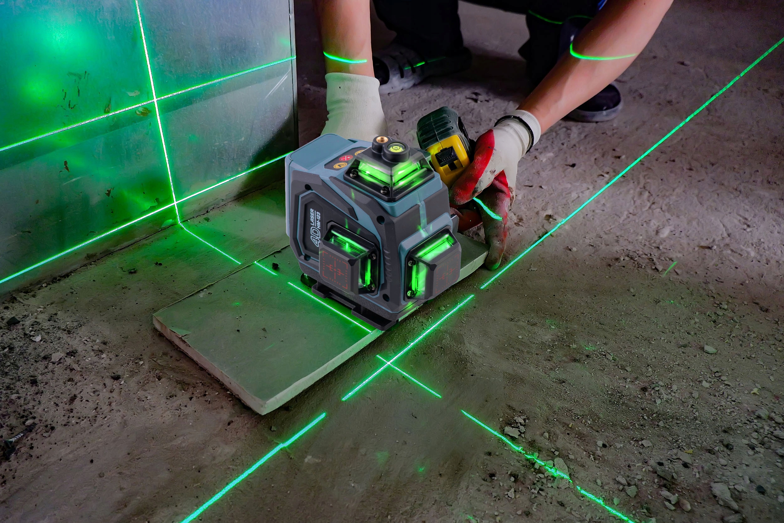 Križni laser v škatli + dodatki Humberg HM-170 Znamka HUMBERG