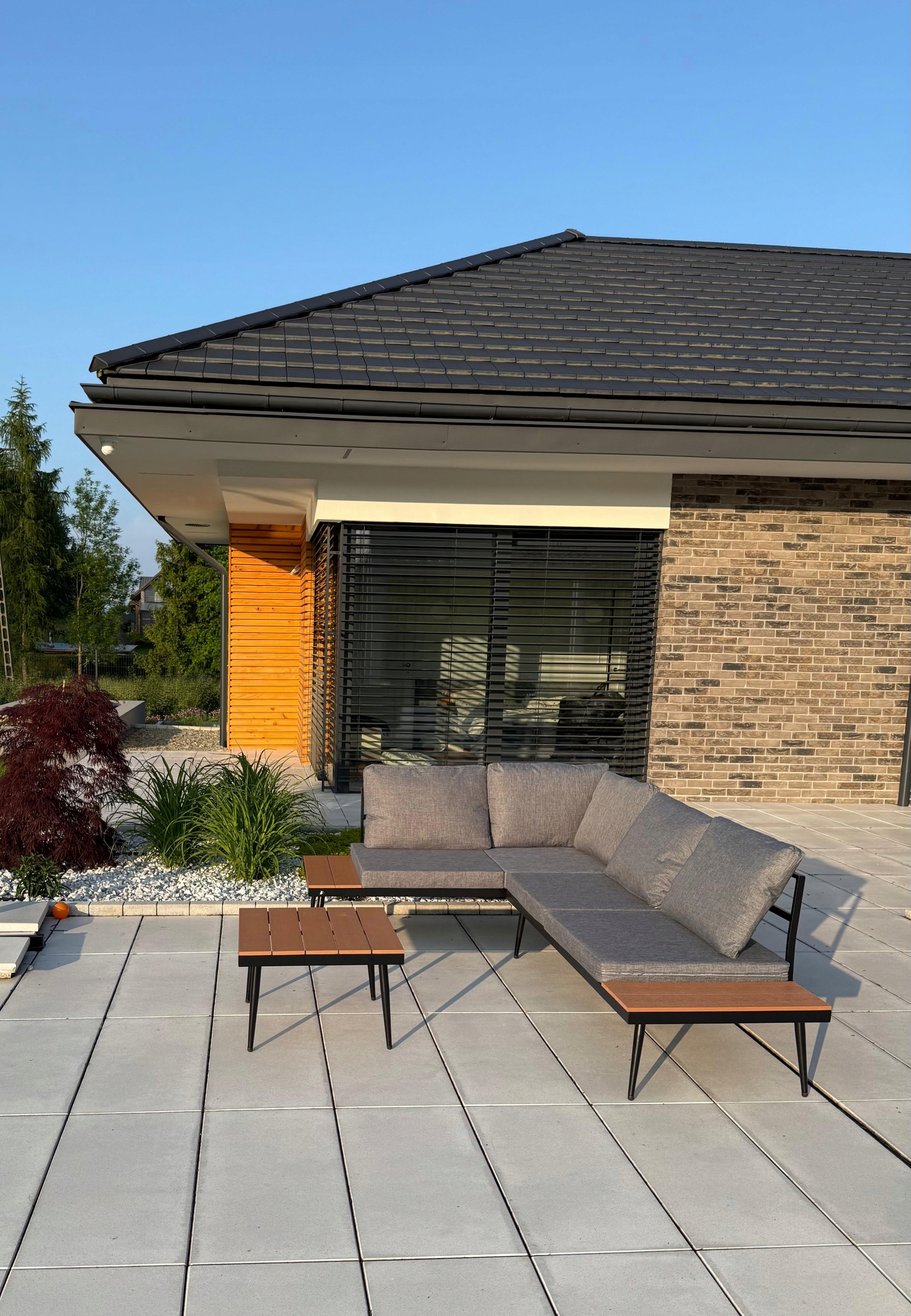 VRTNI KOTNI KOMPLET MEHKEGA POHIŠTVA KOMPLET VRTNEGA POHIŠTVA ZA TERASO TKANI GRAFIT Namen: sedežna garnitura