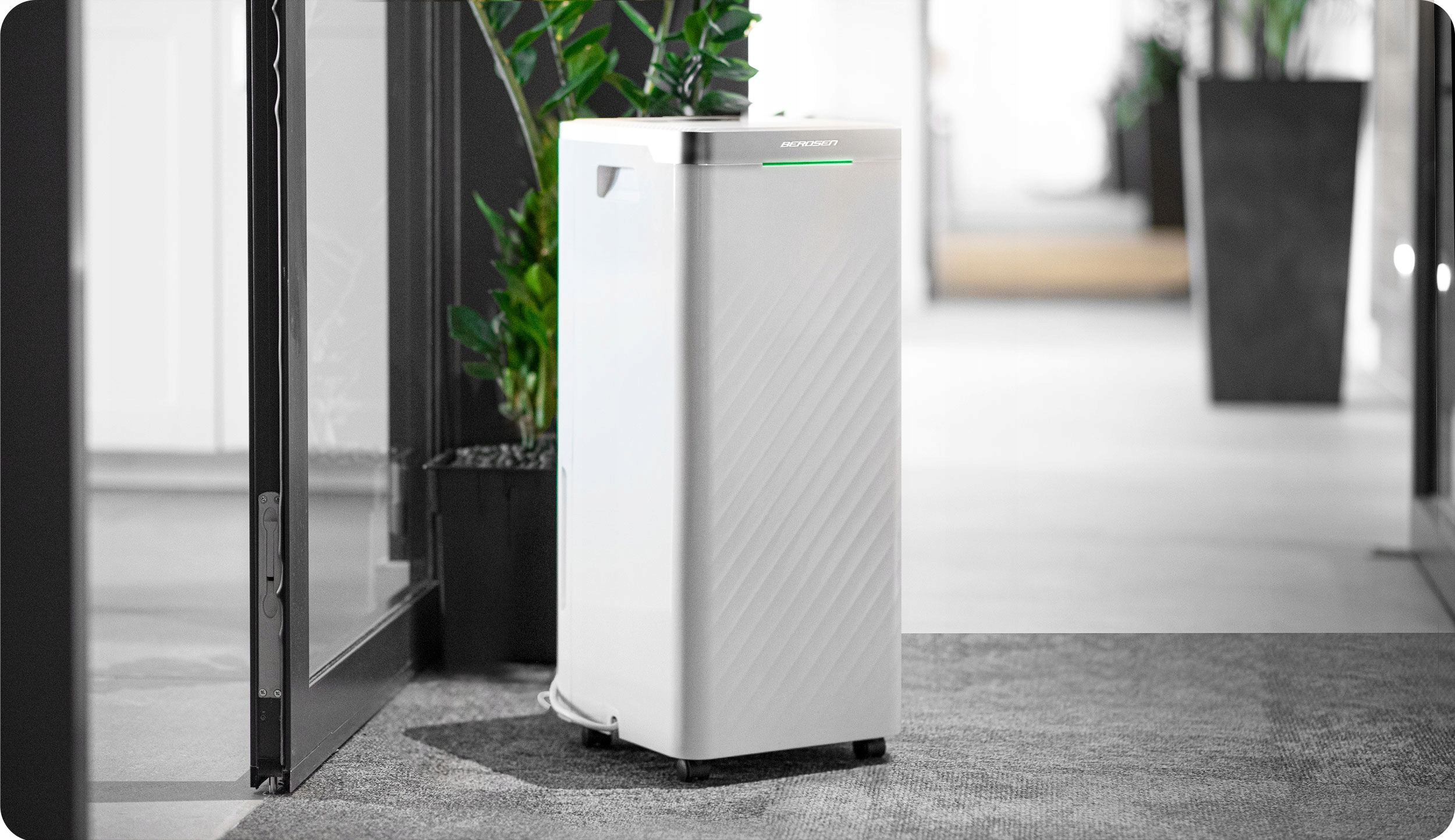 KOMPRESORSKI RAZVLAŽILEC ZRAKA ABSORBTOR VLAGE 20 l/24 h HIGROSTAT ČASOVNIK Model BD-522