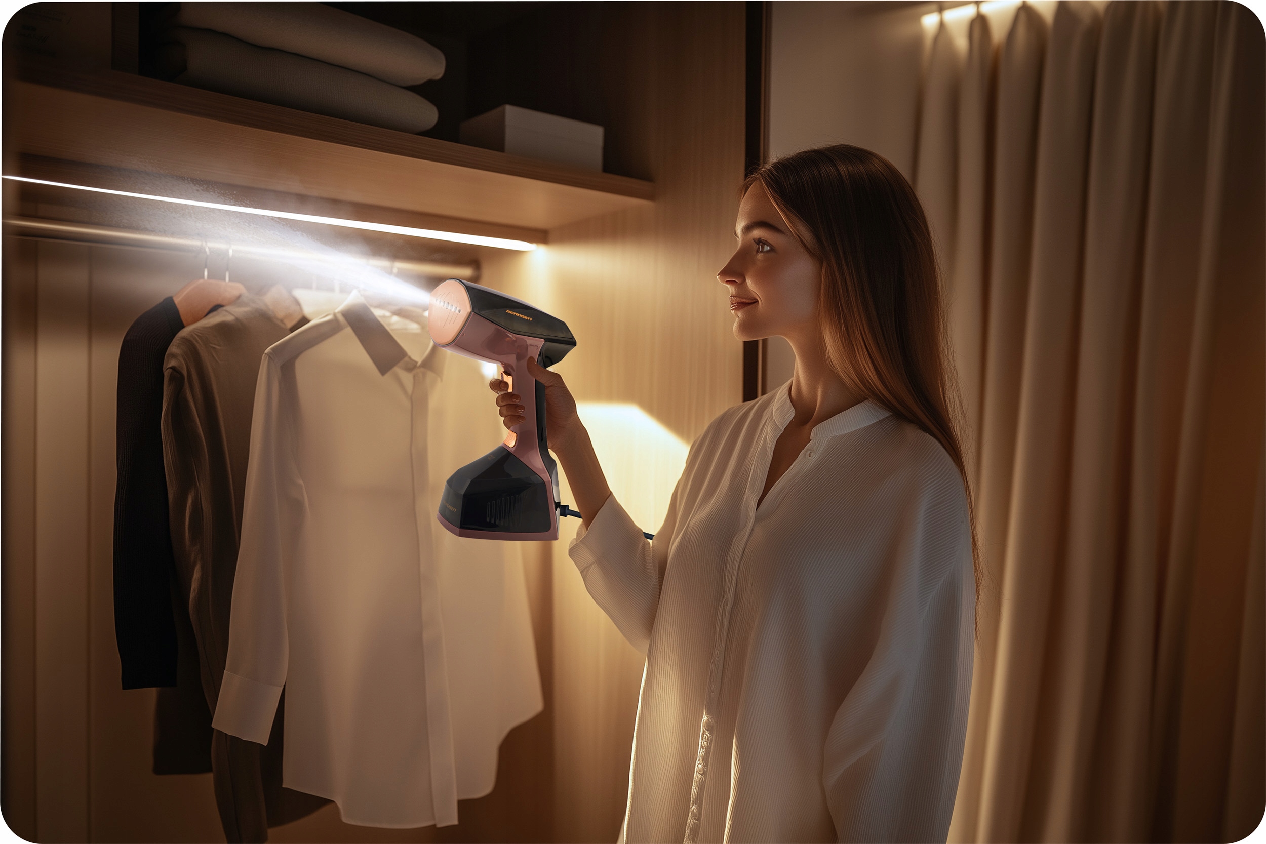 Parni likalnik za oblačila 2000 W Parni likalnik z regulacijo pare 45 g/min Moč 2000 W