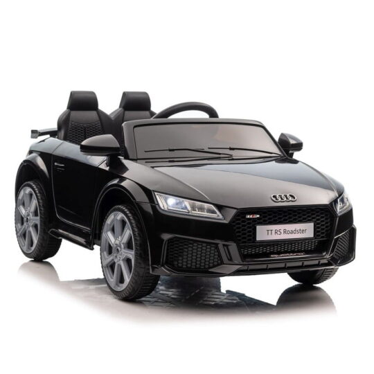 Audi TTRS črne barve - avtomobil na baterije