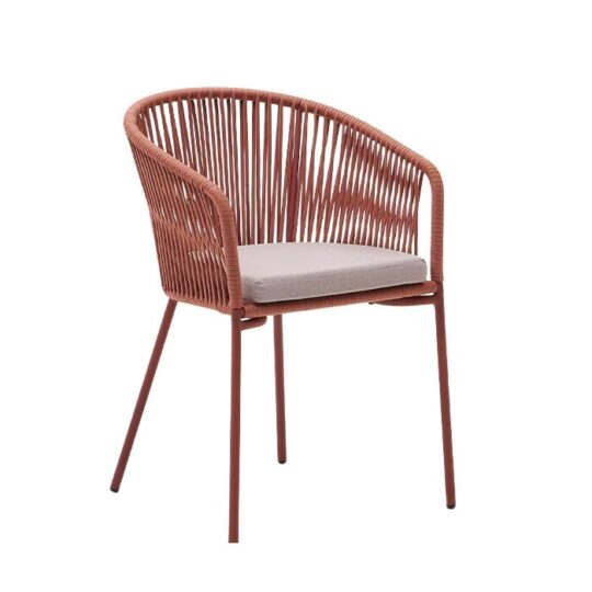 Vrtni stol Yanet terakota - Kave Home