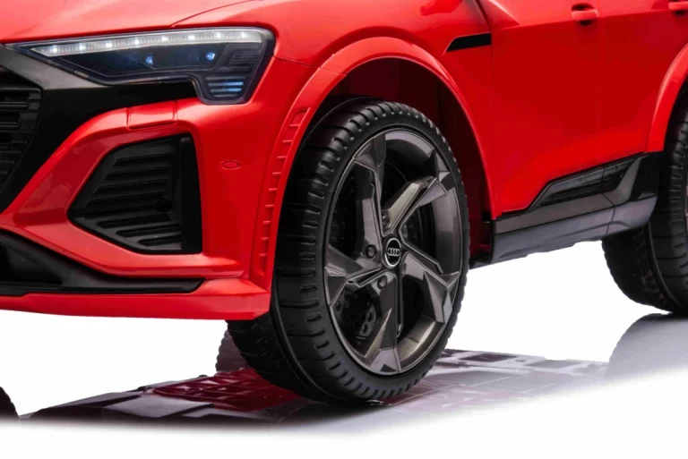 Audi Sq8 Crveno Vozilo 6