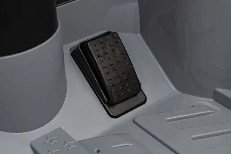 Audi Sq8 Sivo Vozilo 26
