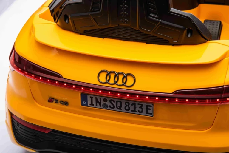 Audi Sq8 žuto Vozilo 31