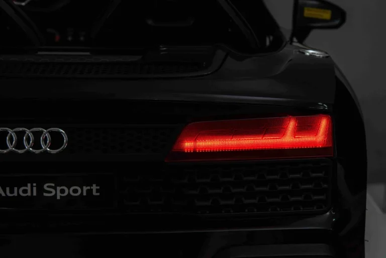 Audi Spyder R8 Lift Crno Vozilo 47