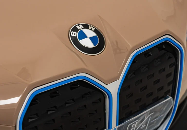 Bmw I4 Automobil Na Akumulator, Zlatni 15