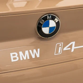 Bmw I4 Automobil Na Akumulator, Zlatni 18