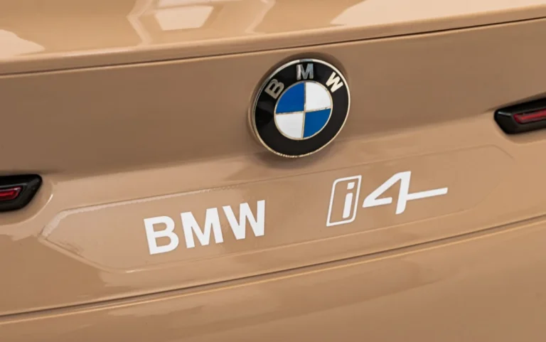 Bmw I4 Automobil Na Akumulator, Zlatni 18