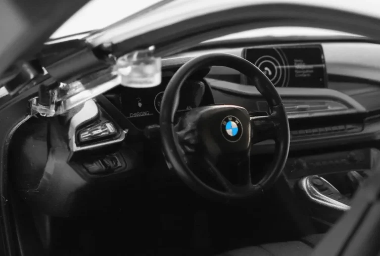 Bmw I8 Bijeli Rastar Model 1:14 Automobil Na Daljinsko Upravljanje + 2,4 Ghz Daljinski, Bijela 4