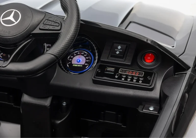 Crni Automobil Na Baterije Mercedes Gtr 13