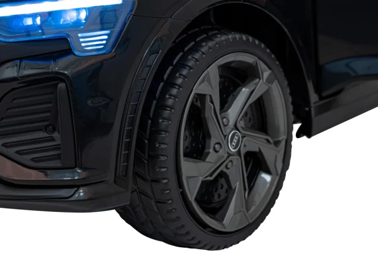 Crno Vozilo Audi Sq8 26