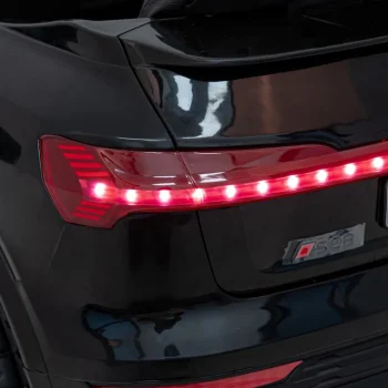 Crno Vozilo Audi Sq8 27
