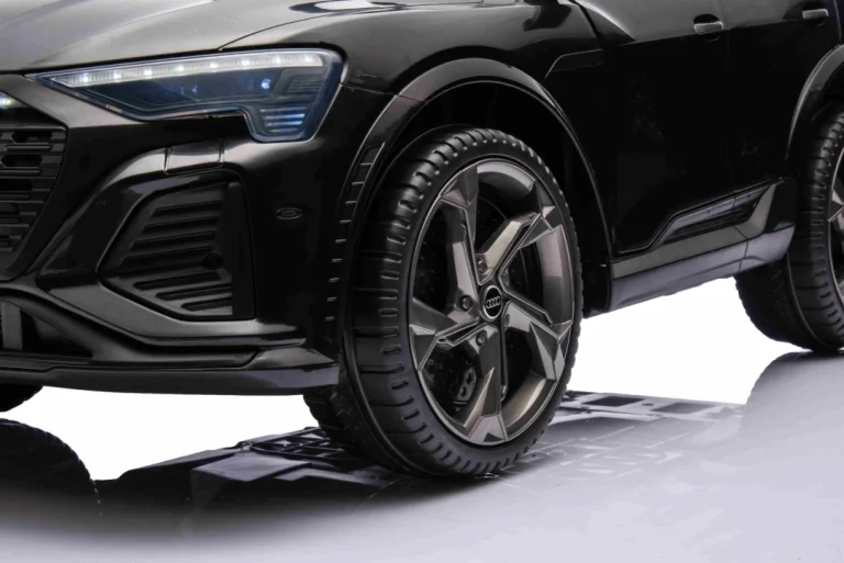 Crno Vozilo Audi Sq8 9