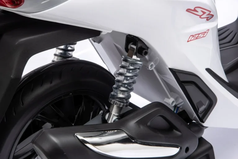Dječji Električni Skuter Honda Sh125i Bijeli Motor Na Akumulator 33