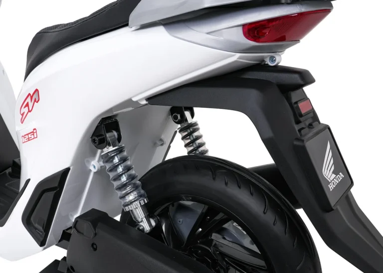 Dječji Električni Skuter Honda Sh125i Bijeli Motor Na Akumulator 38