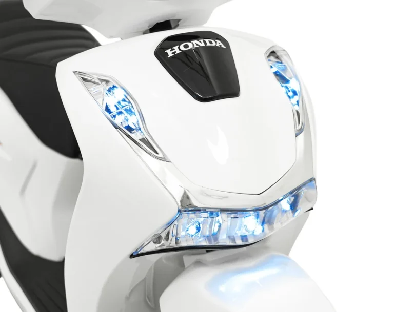 Dječji Električni Skuter Honda Sh125i Bijeli Motor Na Akumulator 40