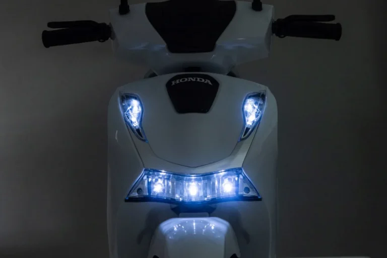 Dječji Električni Skuter Honda Sh125i Bijeli Motor Na Akumulator 53