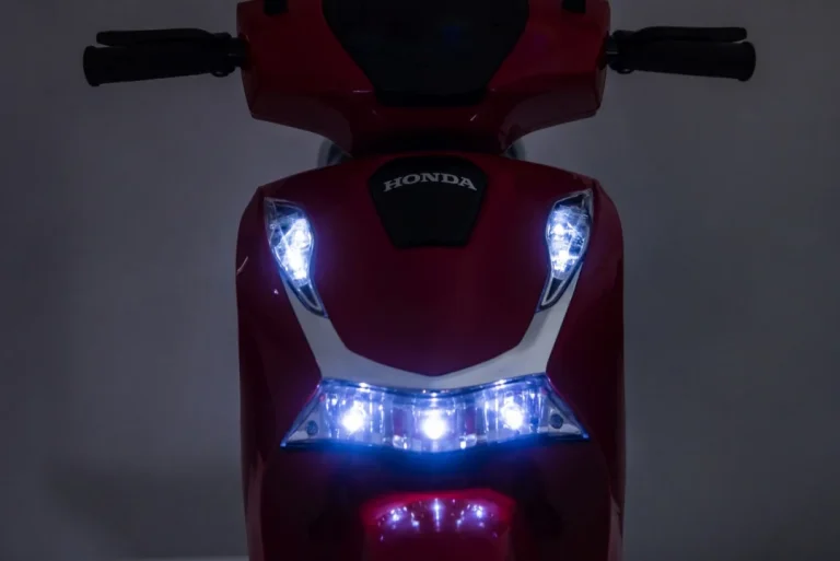 Dječji Električni Skuter Honda Sh125i Crveni Motor Na Akumulator 48