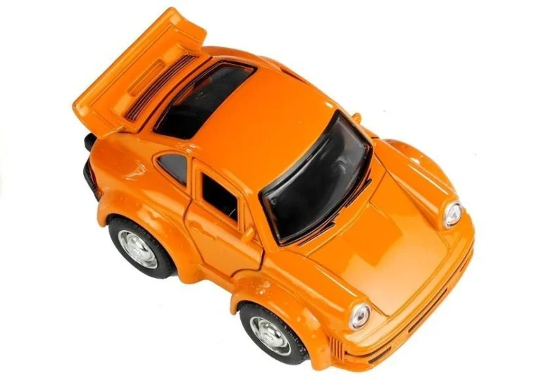 Klasični Automobil Metalnog Vozila S Miješanim Zvukom 3
