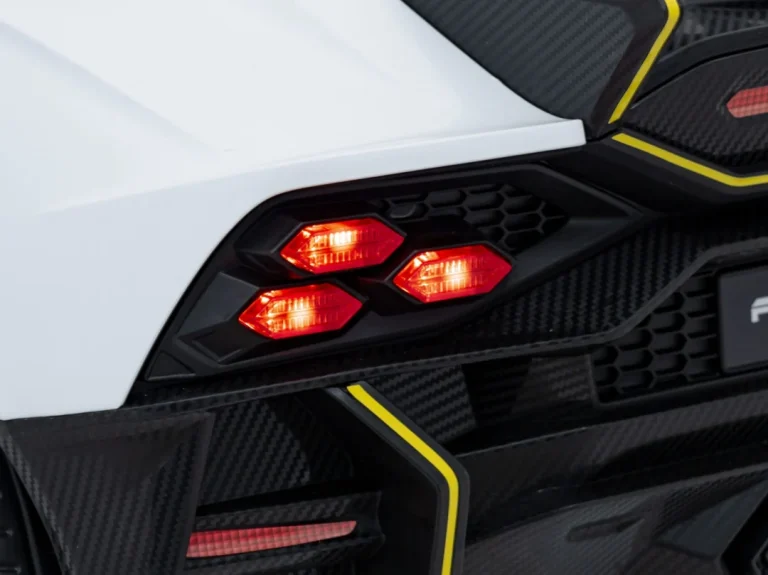 Lamborghini Invencible Bijelo Vozilo 26