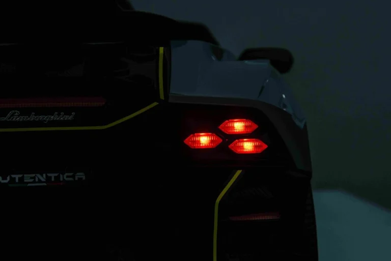 Lamborghini Invencible Sivo Vozilo 31