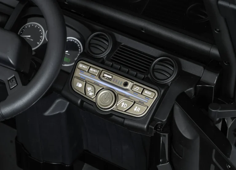 Land Rover Defender 110 Svx, Crni 16