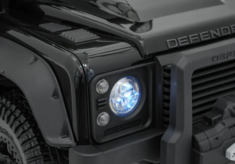 Land Rover Defender 110 Svx, Crni 21