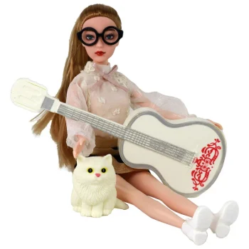Lutka Emily S Gitarom, Naočalama I Mačetom 4