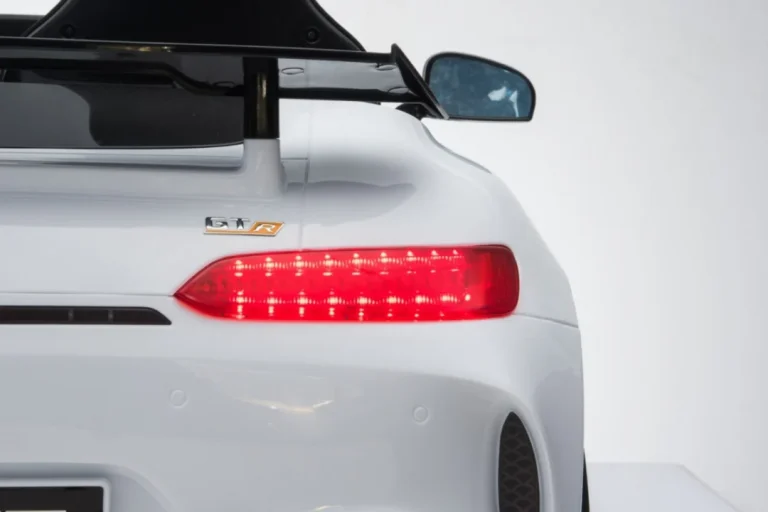 Mercedes Benz Gt R Za Djecu Bijela Boja + 4x4 Pogon + Ventilacijski Otvor + Daljinski Upravljač 21