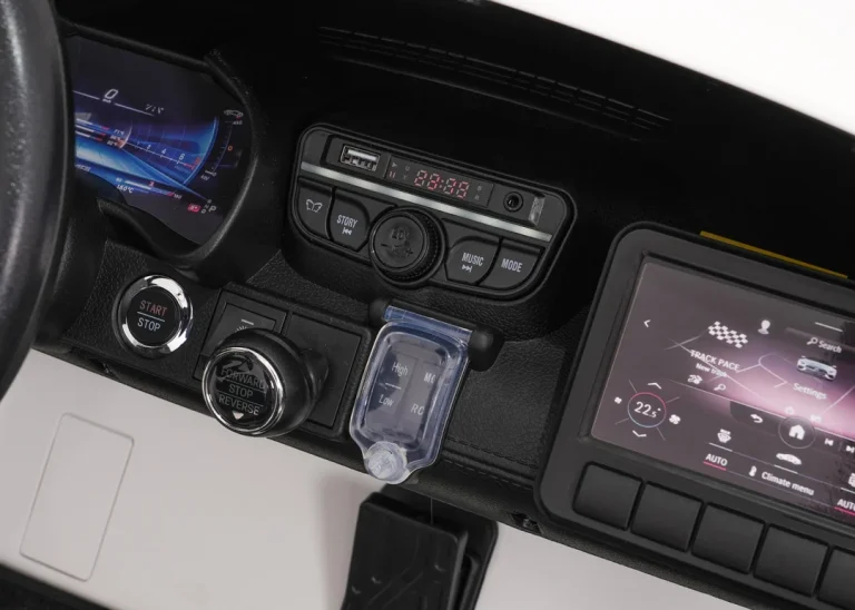 Mercedes Benz Gt63 Amg Bijeli Auto Na Akumulator 22