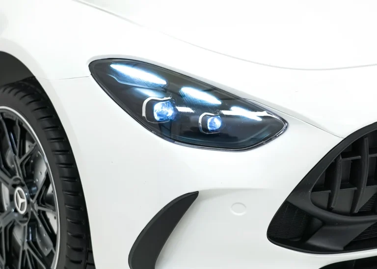 Mercedes Benz Gt63 Amg Bijeli Auto Na Akumulator 26